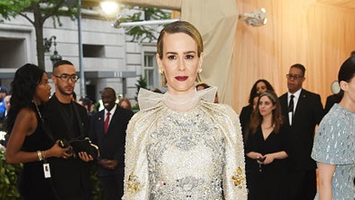 Sarah Paulson con un detalladísimo vestido en la Gala Met