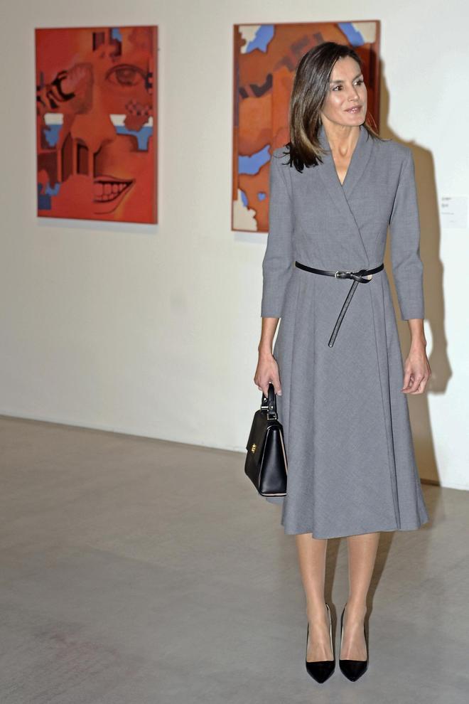 Letizia Ortiz posa en la exposiión del Museo Reina Sofia de Madrid