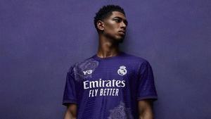 Jude Bellingham, con la camiseta morada del Real Madrid.