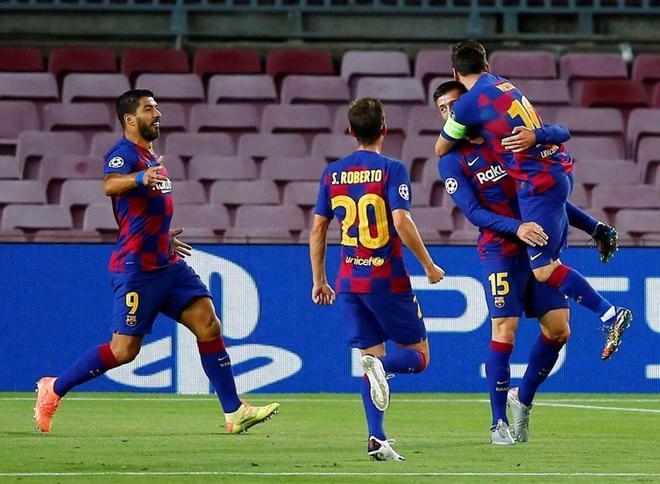 Clément Lenglet (2d), celebra con sus compañeros Leo Messi (d), Luis Suárez y Sergi Roberto (2i), su gol ante el SSC Nápoles, durante el partido de vuelta de octavos de final de Liga de Campeones esta noche en el Camp Nou de Barcelona.