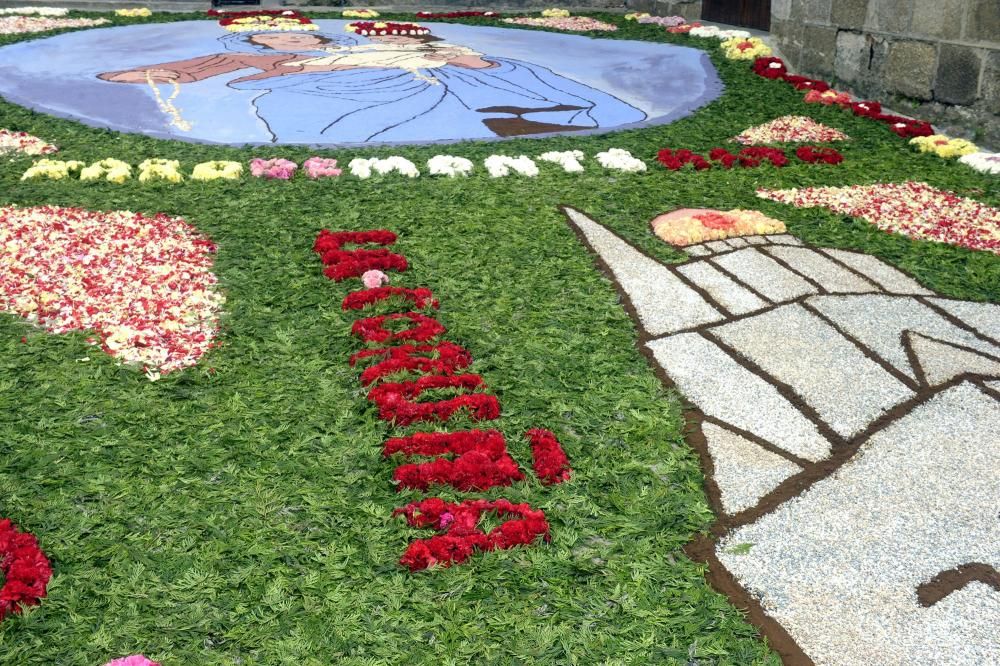 Ofrenda a la virgen del Rosario