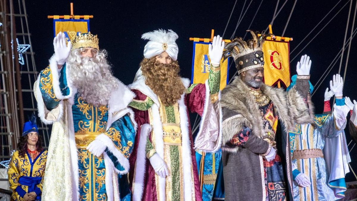 FOTOS | La ilusión echa a andar en Palma con la llegada de los Reyes Magos