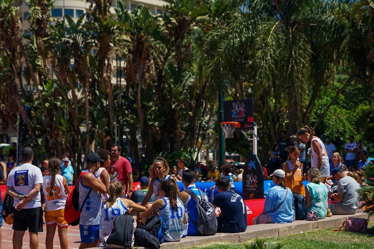 Zonas de actividades del Circuito 3x3 Caixabank en la plaza de La Marina en una edición anterior