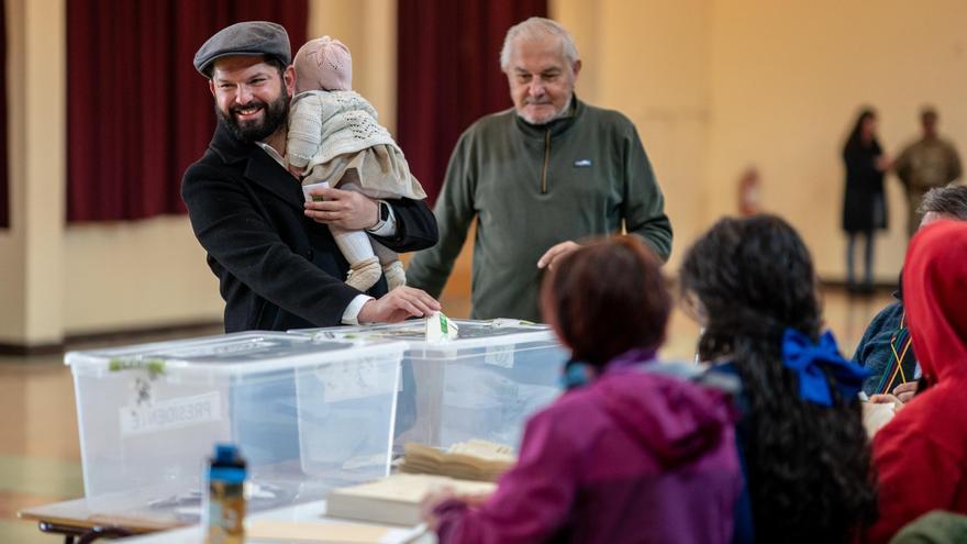 Elecciones en Chile: Jeannette Jara y José Antonio Kast pasarían al segundo turno según los primeros cómputos del escrutinio