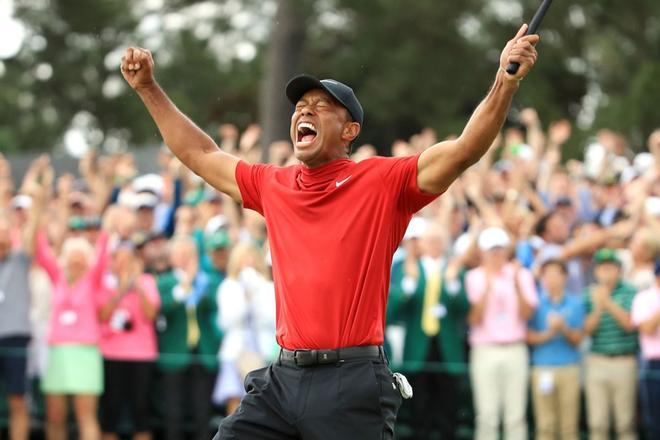 Tiger Woods celebra su victoria en el Masters de Augusta en el  Augusta National Golf Club en Georgia.