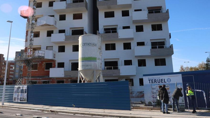 El acceso al complejo estaba hoy precintado por la policía.