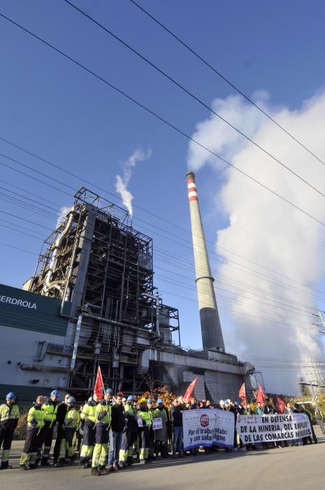 Protestas de los trabajadores de Lada por el futuro de la térmica