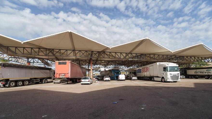 La Junta activa un plan de rescate de 2,2 millones para los centros de transporte de Extremadura