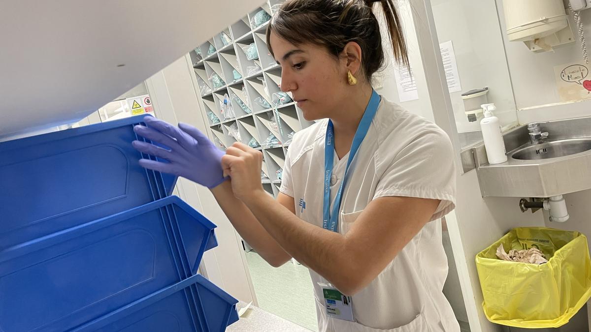 Una investigadora de IrsiCaixa.