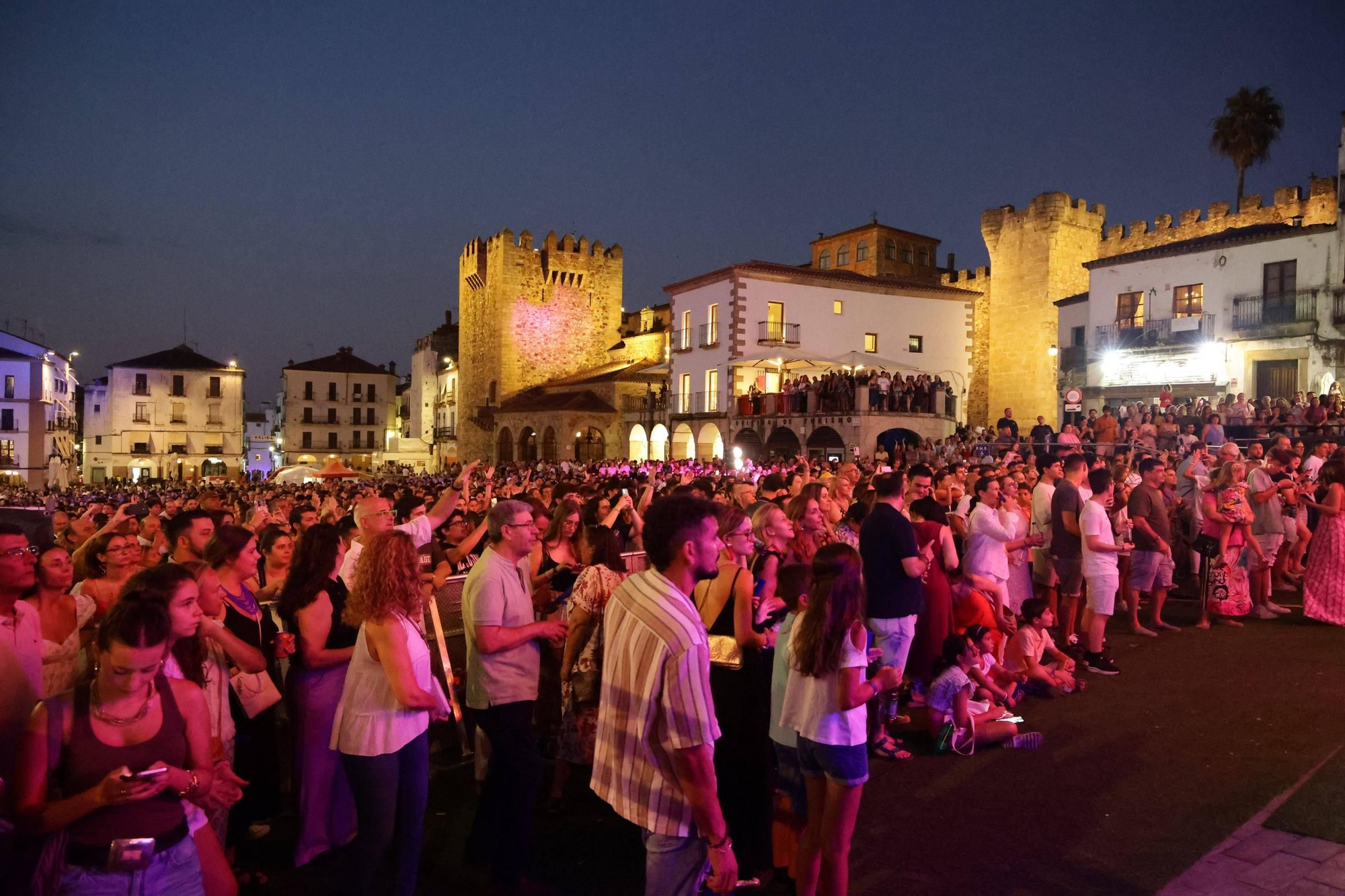 Así fueron los conciertos de este domingo en la plaza Mayor de Cáceres