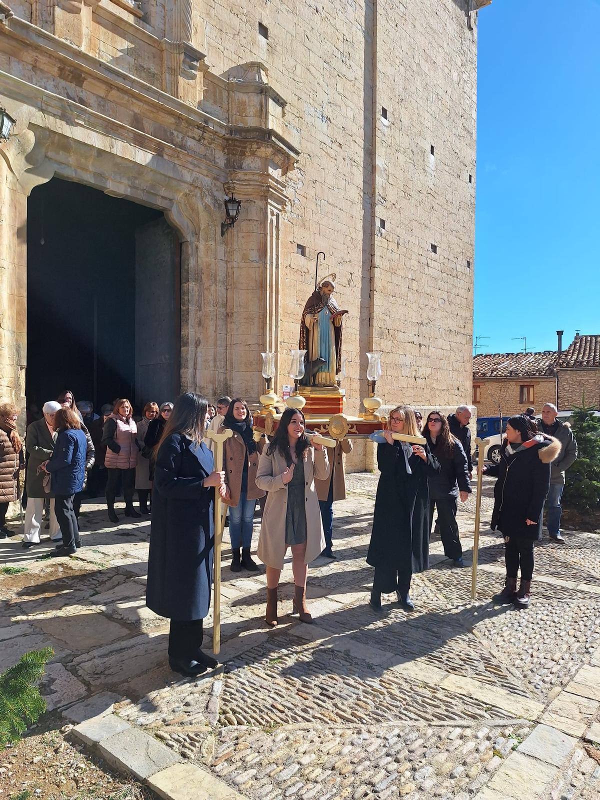 El trasllat del sant a Cinctorres, en una edició  anterior.