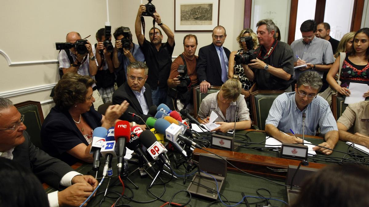 Barberá en la rueda de prensa que dio en julio de 2009 para dar explicaciones por el bolso que le regaló la trama Gürtel.