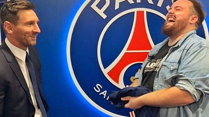 Messi e Ibai Llanos en las instalaciones del PSG. |   // TWITTER