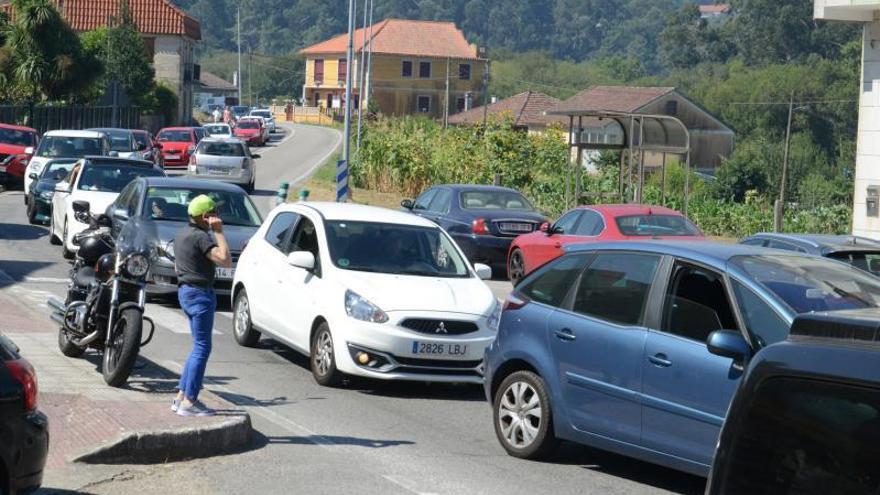 Atascos en los enlaces con las playas y cepos para los infractores extranjeros