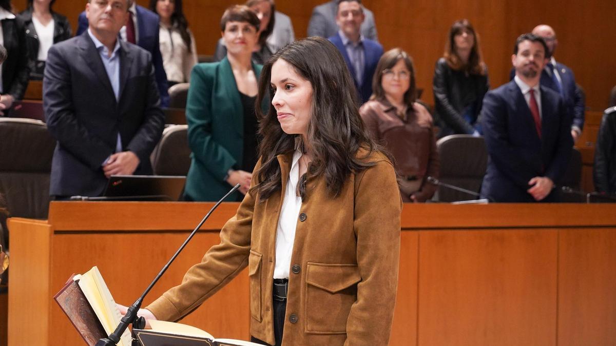 Alba Sánchez Miedes toma posesión como diputada, este jueves en las Cortes.
