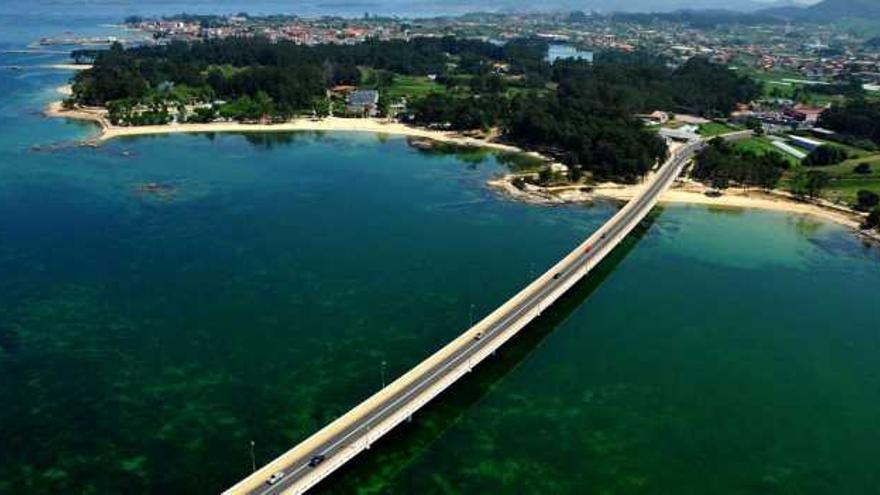 El puente ha sido el eje dinamizador del pequeño municipio desde su apertura el 14 de septiembre de 1985.  // Iñaki Abella