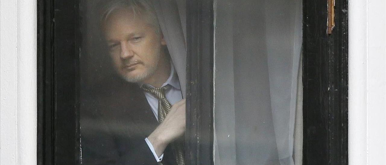 Julian Assange, en la Embajada de Ecuador en Londres.