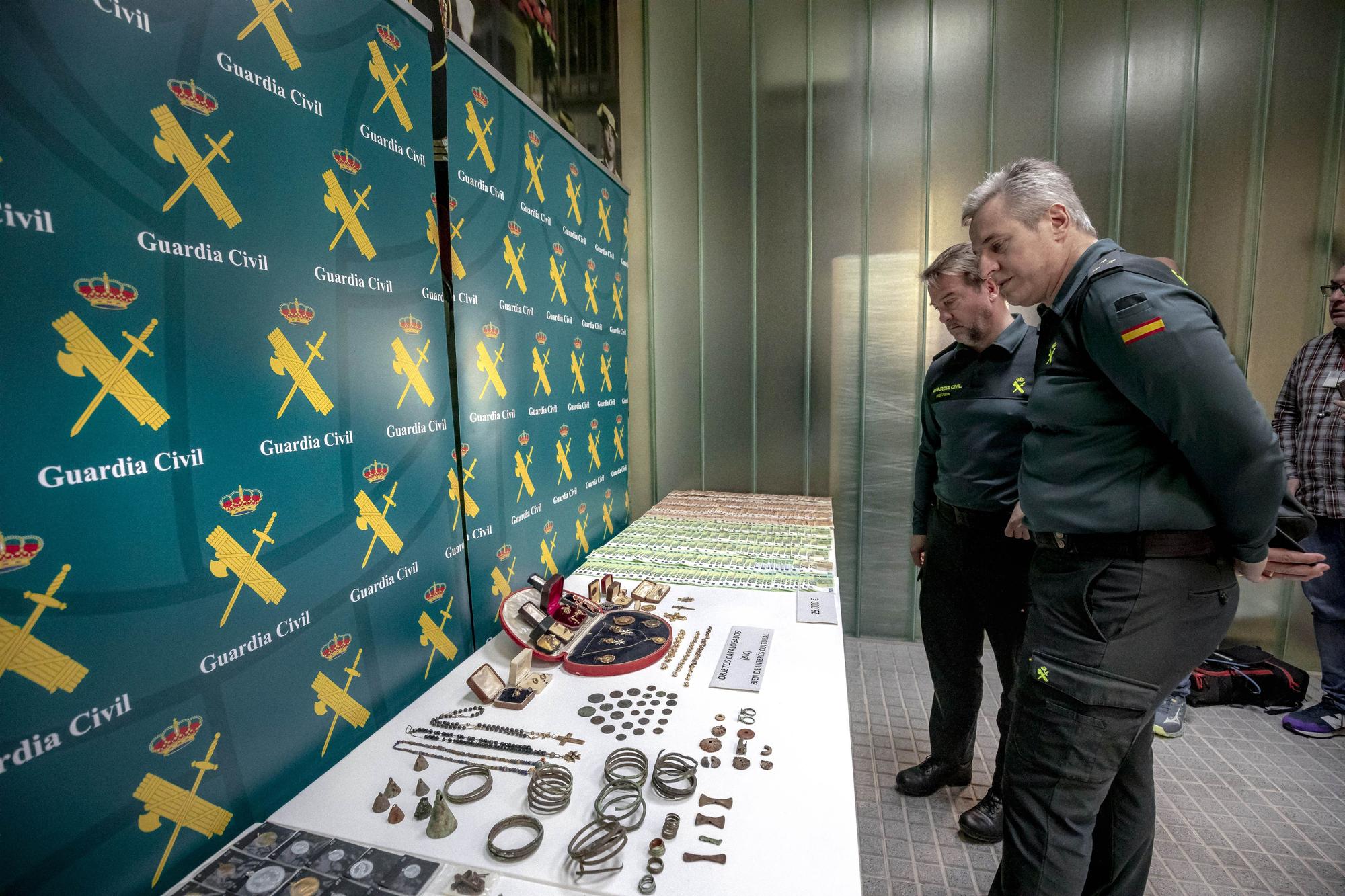 Las fotos de objetos recuperados en Mallorca por la Guardia Civil que fueron robadas en el Santuario de Lluc