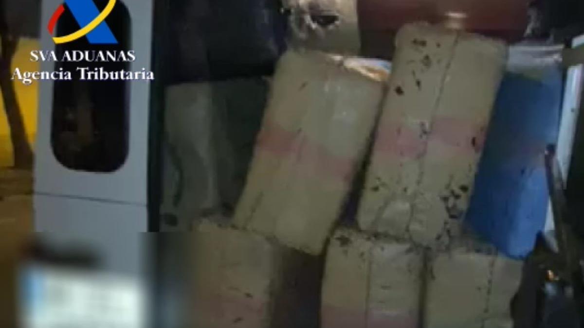 Vídeo de los 25 fardos con 875 kilos de hachís incautados en Ibiza