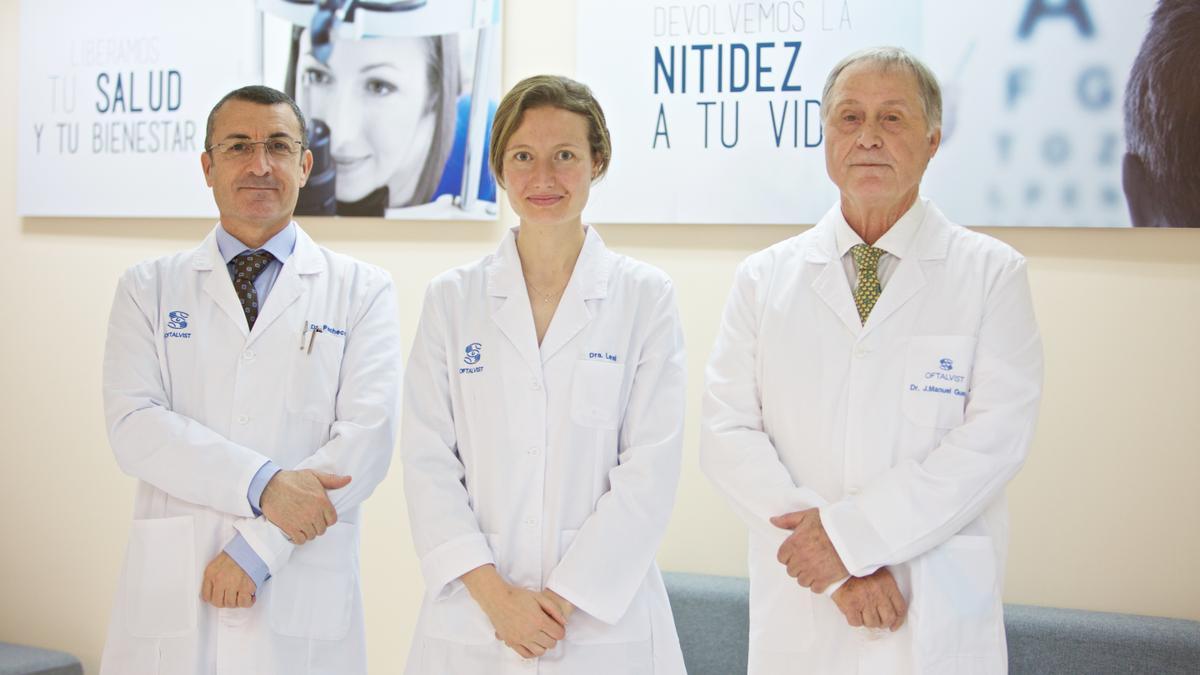 Equipo Médico Oftalvist Cáceres. Manuel Pacheco Guerrero, Mercedes Leal González y José Manuel Guerra.