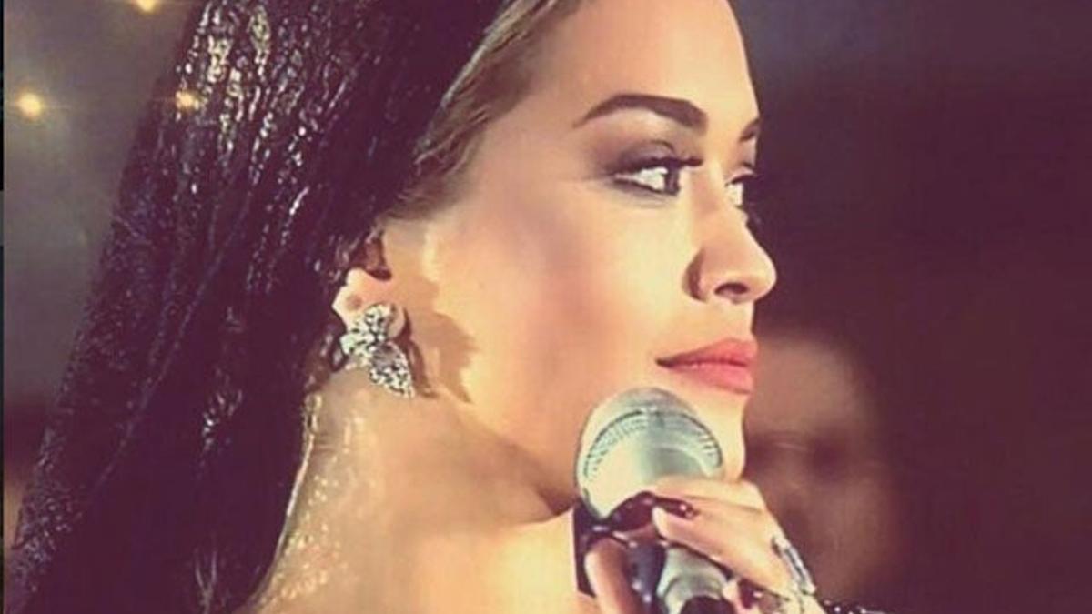 Rita Ora canta en el Vaticano