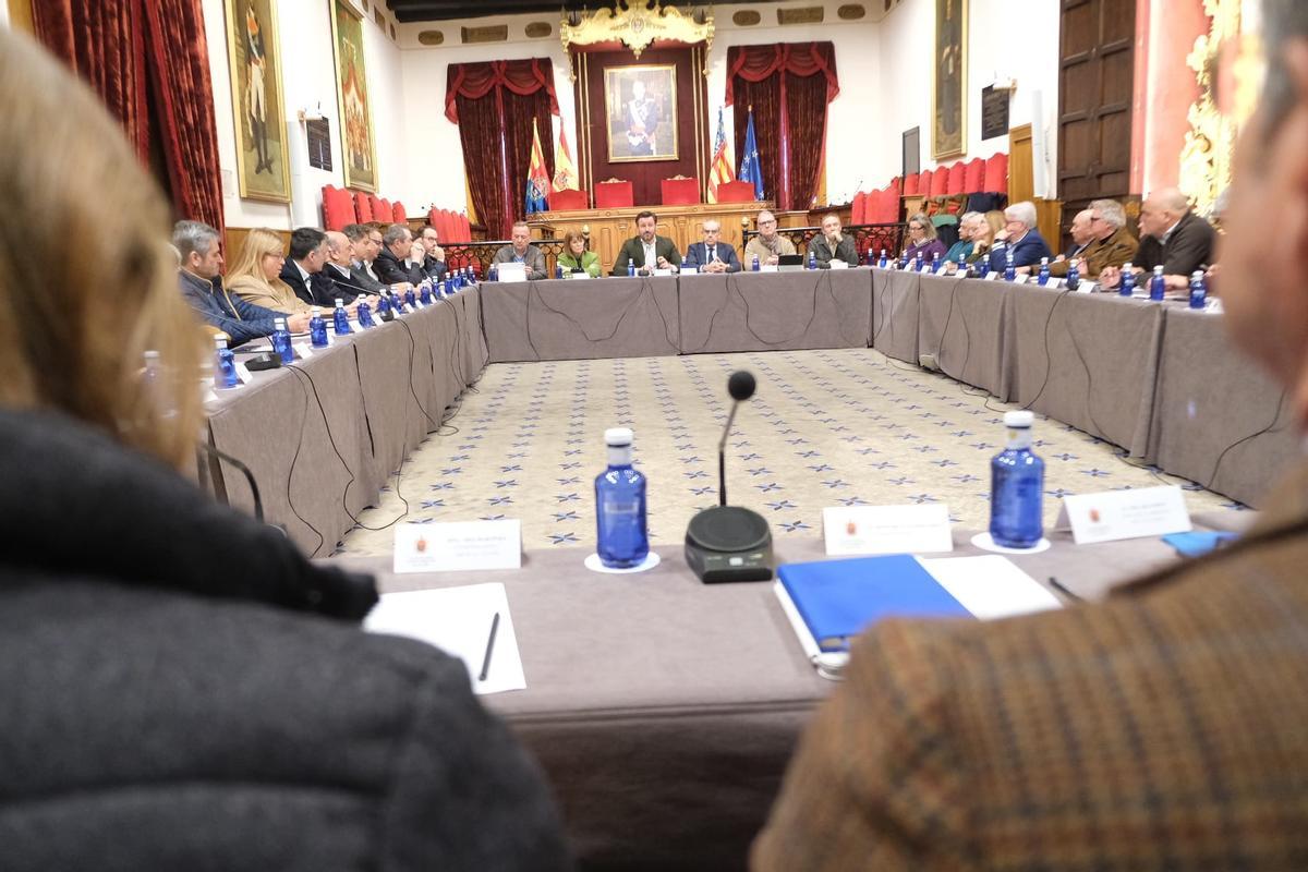 La reunión del Consejo Social en la que el alcalde y parte de su equipo presentaron este lunes los presupuestos.