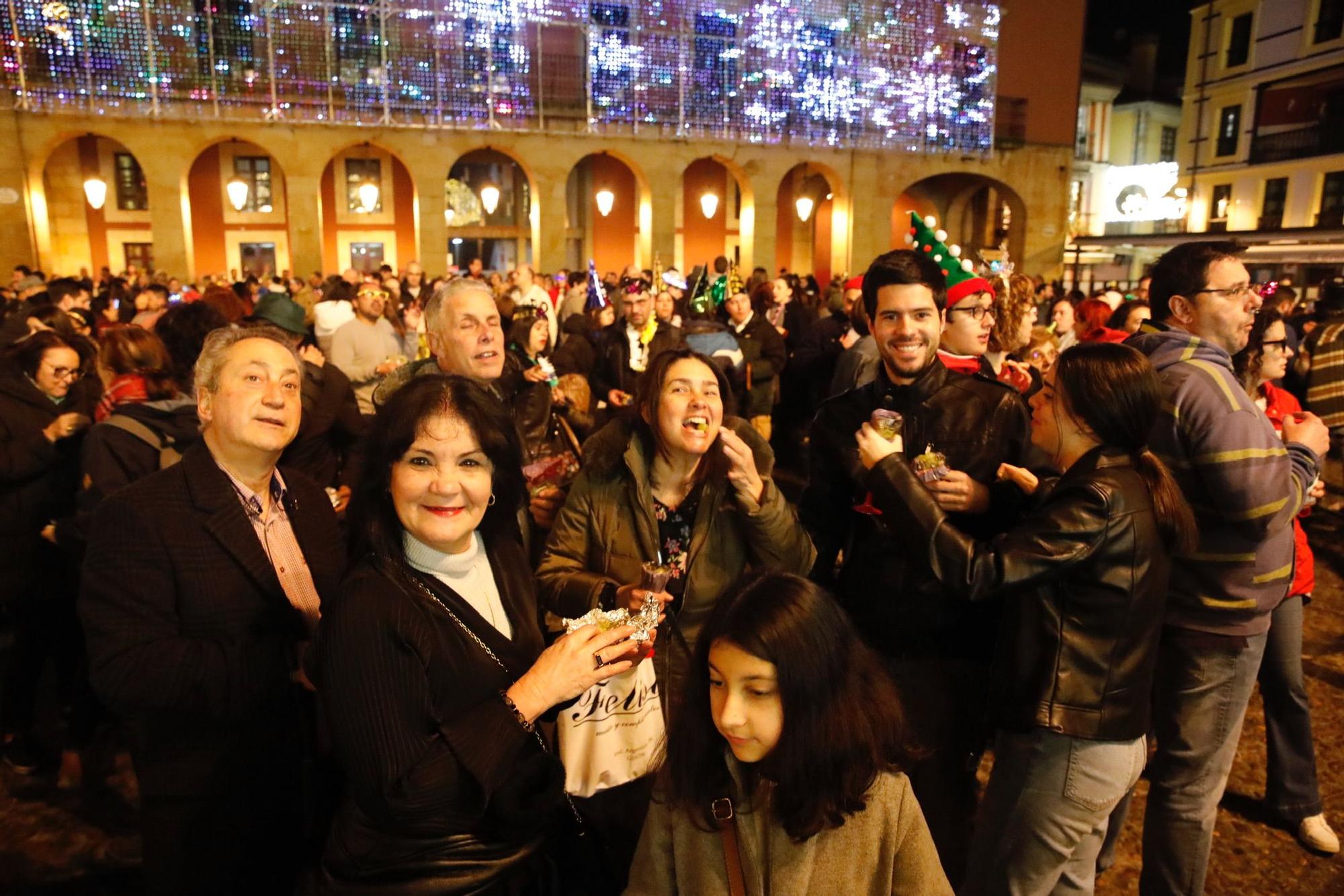 En imágenes: Gijón recibe el 2023 en la plaza Mayor, pero sin campanadas