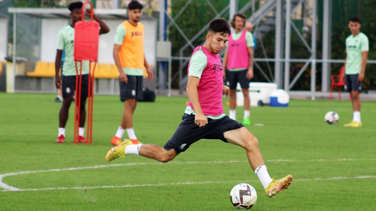 El extremo ruso Nikita Iosifov, en un entrenamiento de la pasada semana en la Ciutat Esportiva.