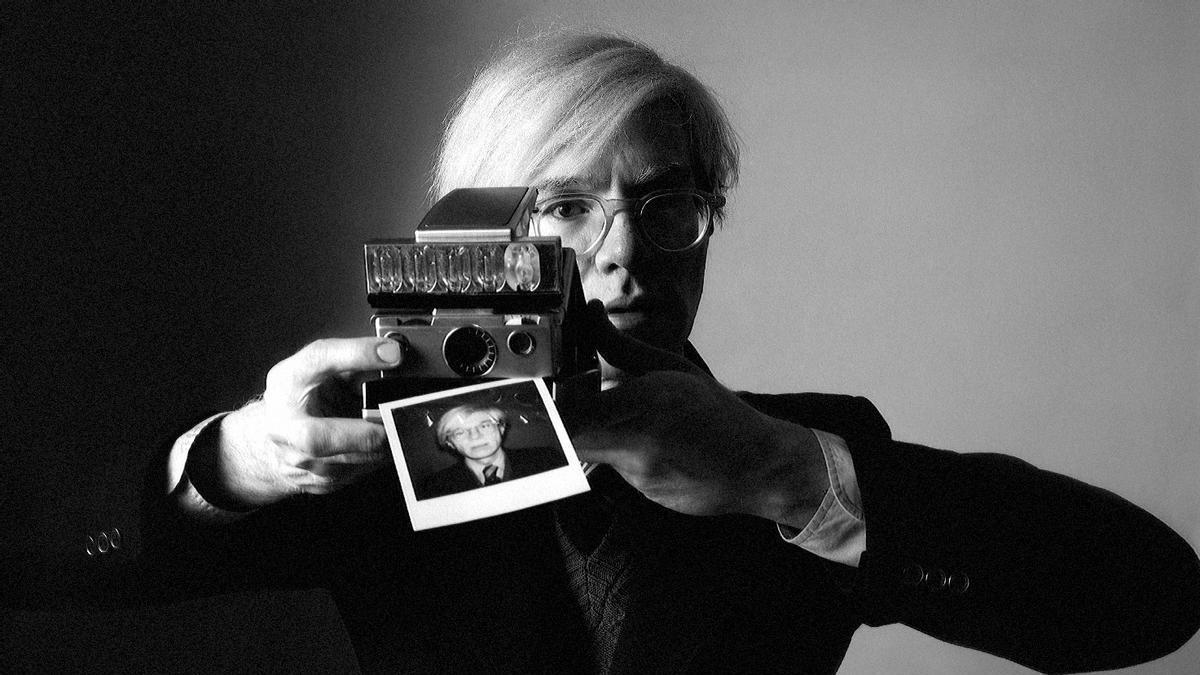 El universo Polaroid se abre mañana al público en la Fundación Barrié - La  Opinión de A Coruña