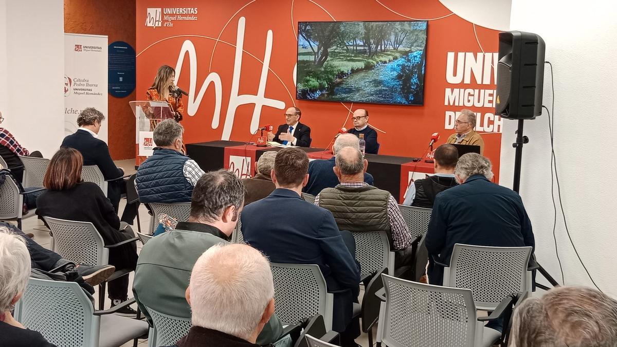Un momento del debate sobre el agua organizado por Elche Piensa este miércoles