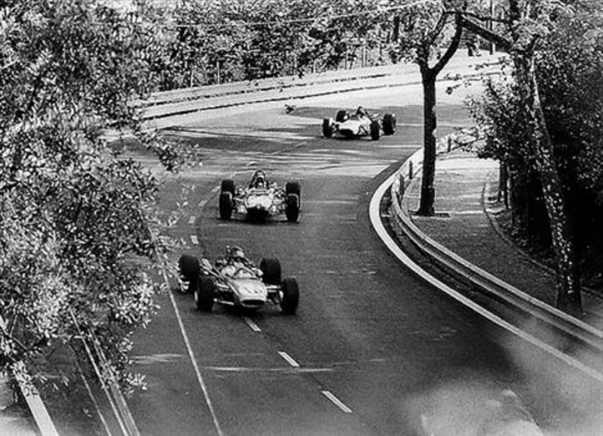 Els F-1 volaven sobre l’asfalt de Montjuïc gairebé sense proteccions.