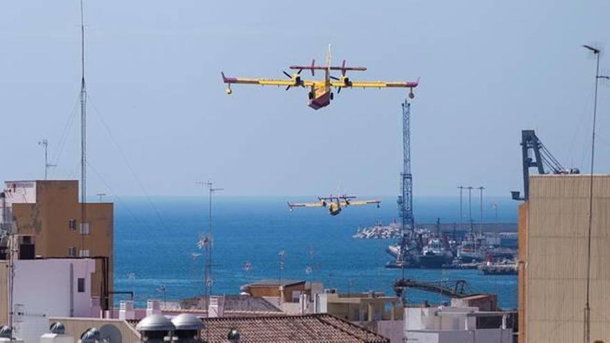 Los aviones antiincendios llenan el cielo de Sagunt