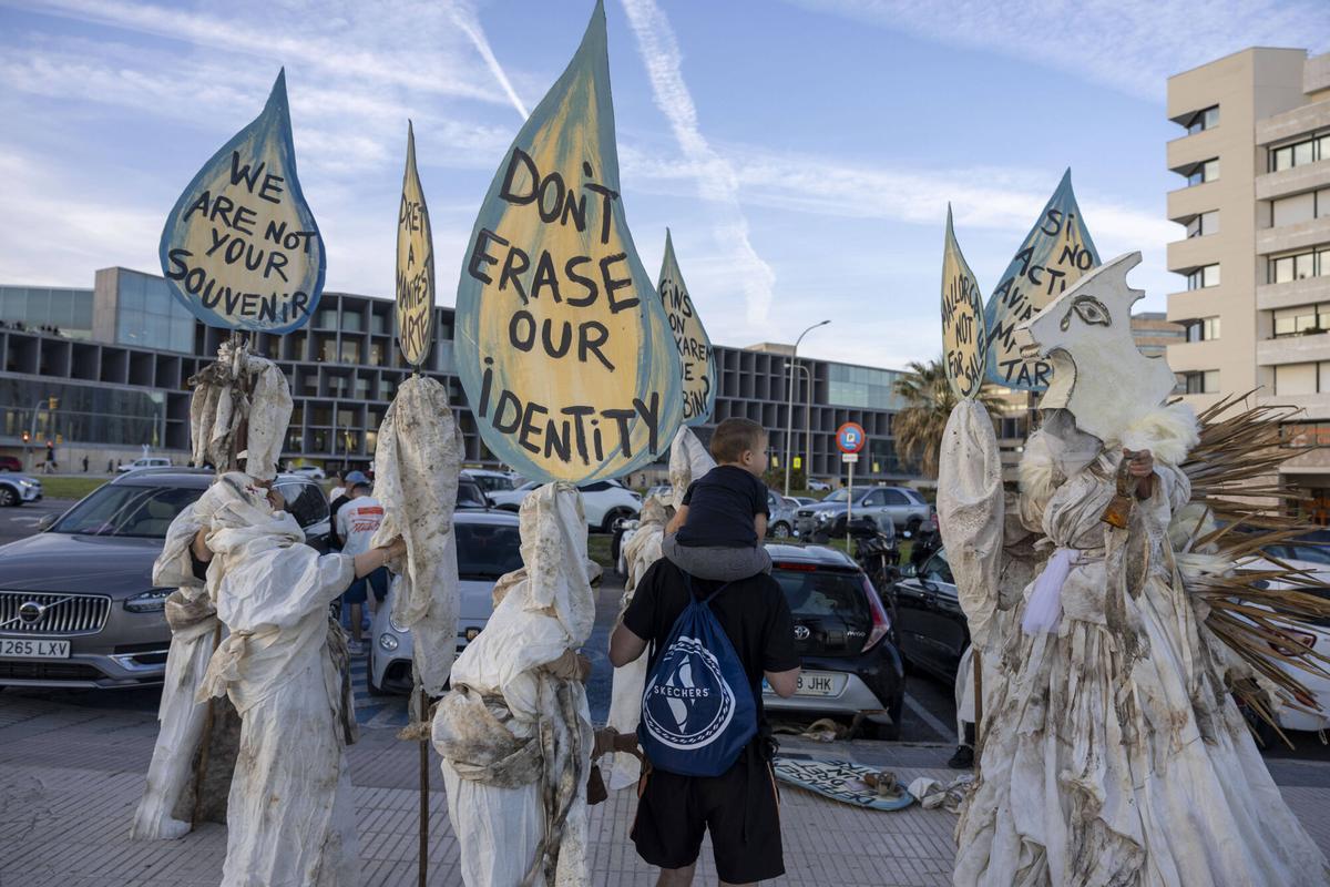 Protestan contra la "turistificación" de la feria Art Cologne Palma