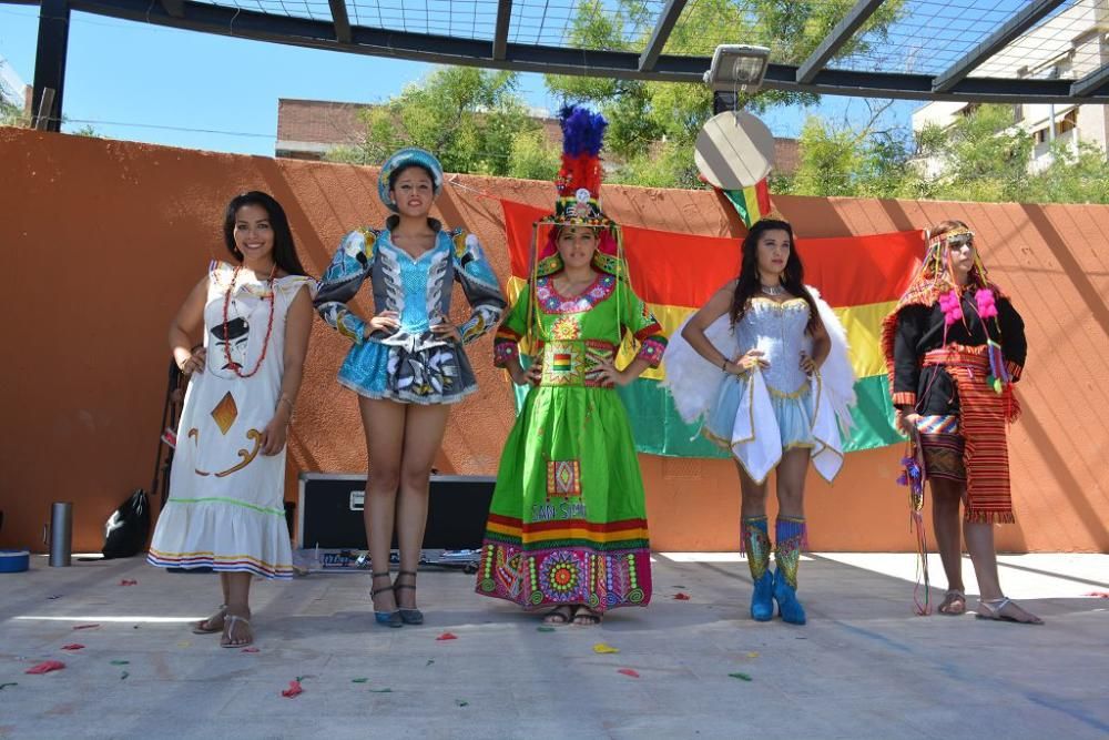 Homenaje a Bolivia en el Jardín de la Seda de Murcia