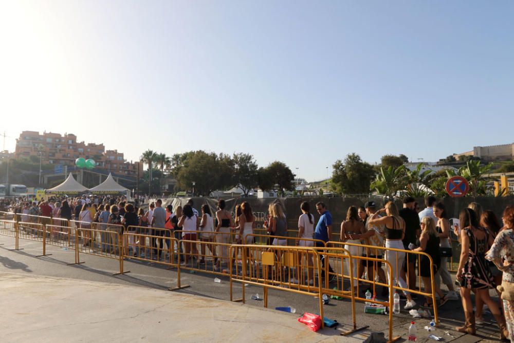 Gran expectación ante el único concierto de Jennifer Lopez en España. Se han formado largas colas hasta la apertura de las puertas del recinto del Marenostrum Castle Park, escenario del concierto.