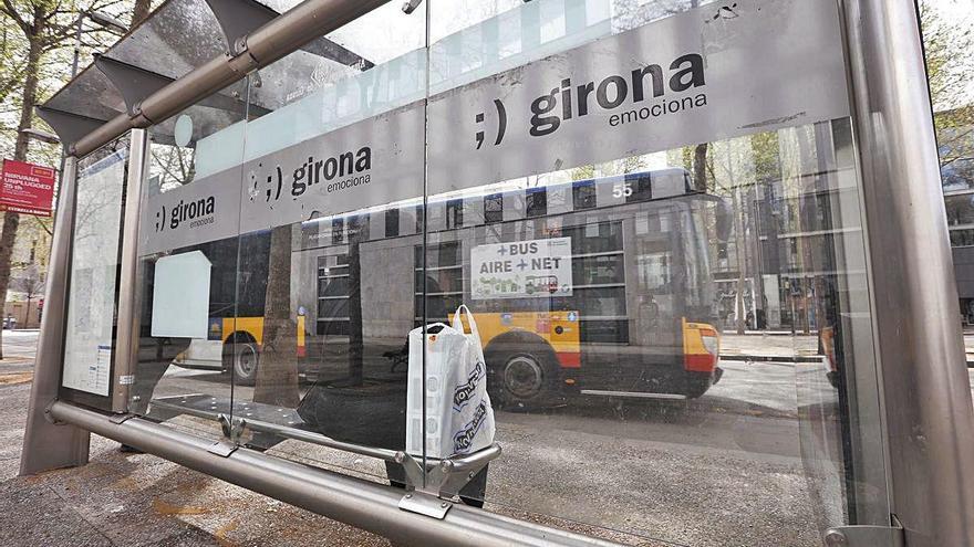 Una de les parades d&#039;autobús a l&#039;avinguda Ramon Folch.