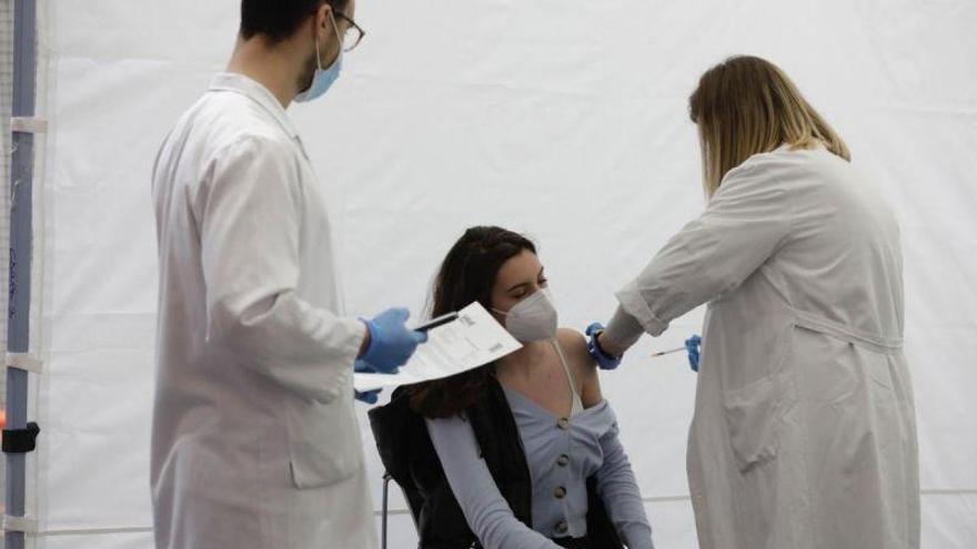 Camino a la vacunación masiva: Aragón podrá administrar en abril 100.000 dosis cada semana