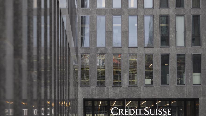 Comienzan los primeros despidos derivados de la fusión entre UBS y Credit Suisse