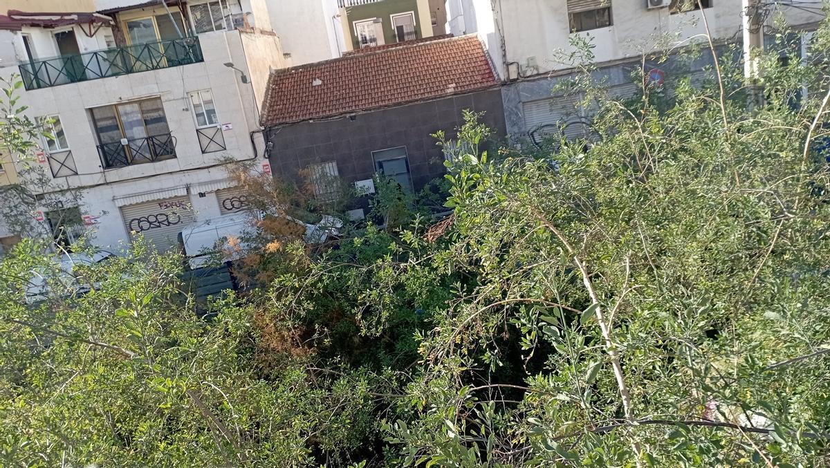 Vista, desde la Colonia de San Eugenio, del solar de calle Bailén.