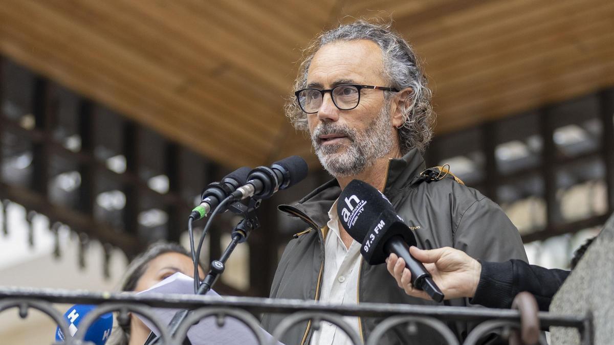 Mario Samper atiende a la prensa en una imagen de archivo.