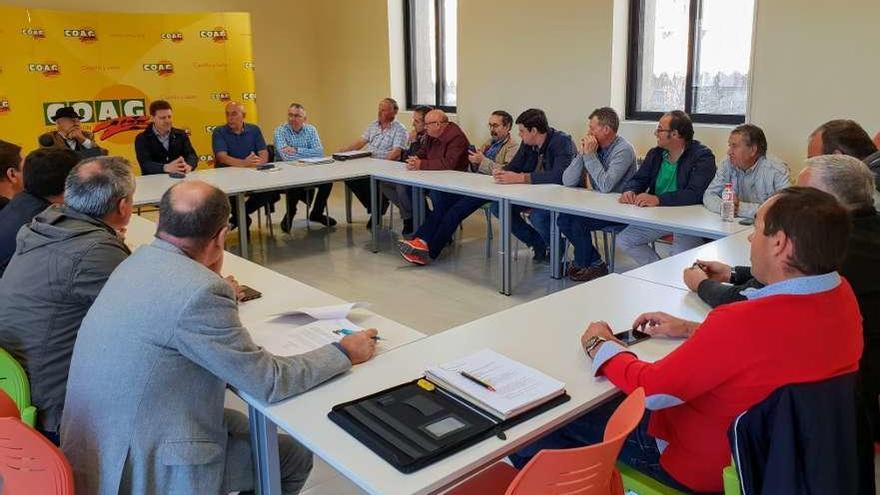 Pleno regional de la COAG celebrado ayer en Villardeciervos para mostrar apoyo a José Manuel Soto.