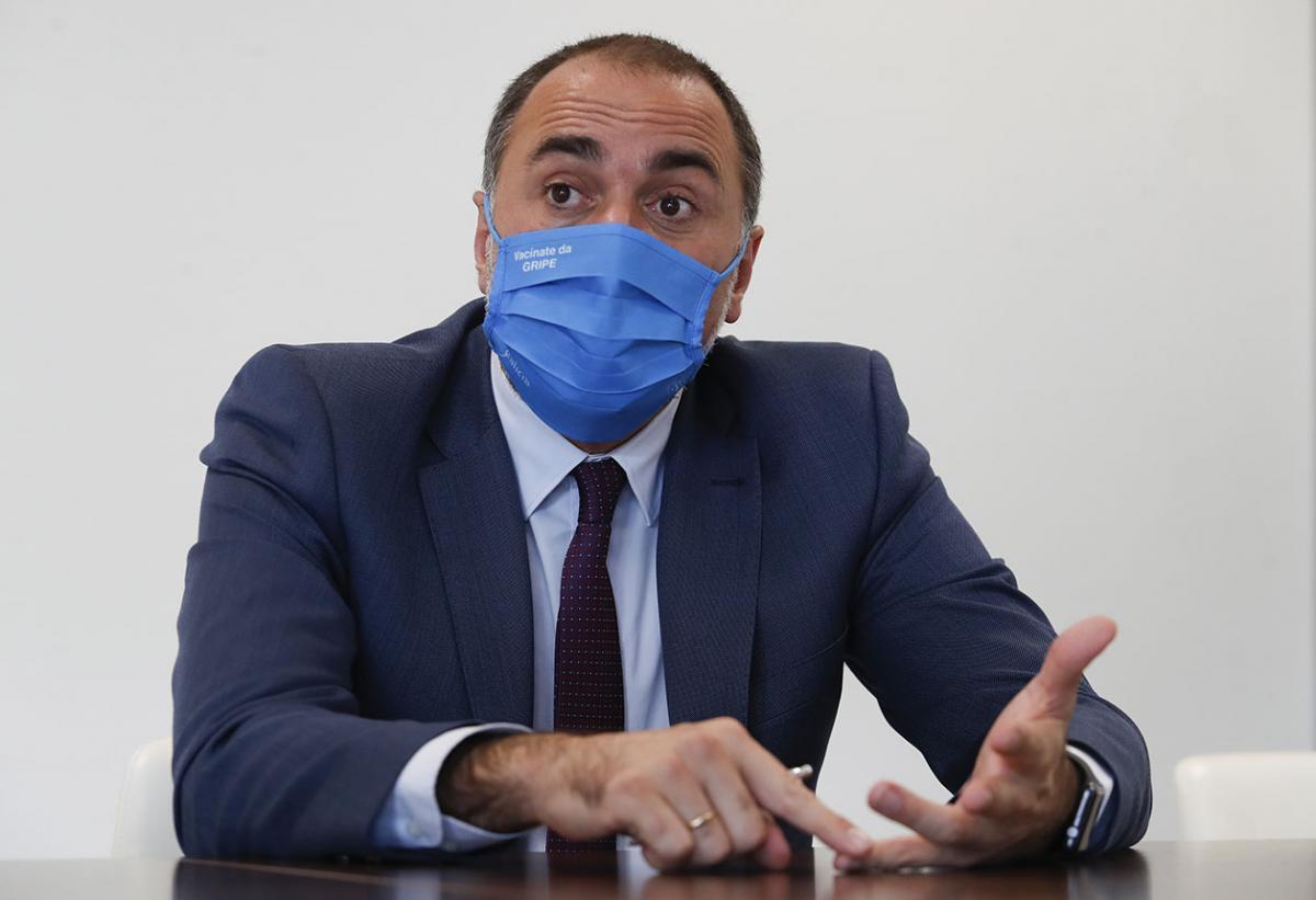 García Comesaña, ante el Hospital Álvaro Cunqueiro