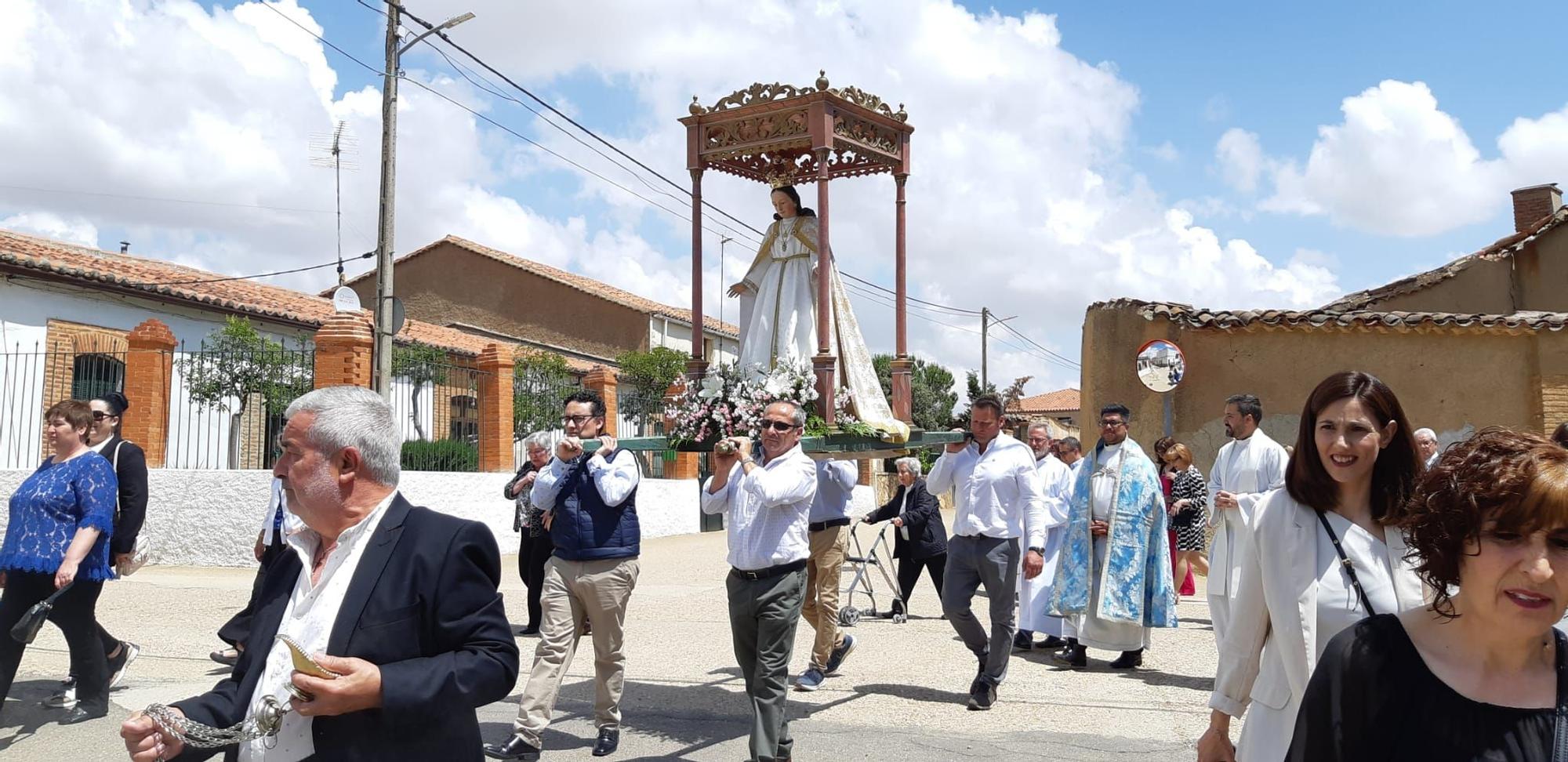 GALERÍA | Así celebra Manganeses de la Lampreana su "Fiesta de las Flores"