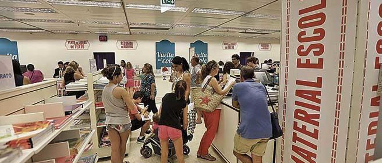 La compra de material escolar marca el inicio de la &#039;vuelta al cole&#039;.