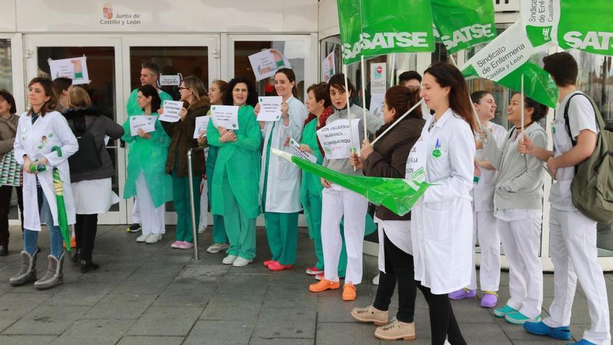 Nueva protesta de enfermeros y &quot;fisios&quot; de Zamora frente al Virgen de la Concha: ¿qué piden?