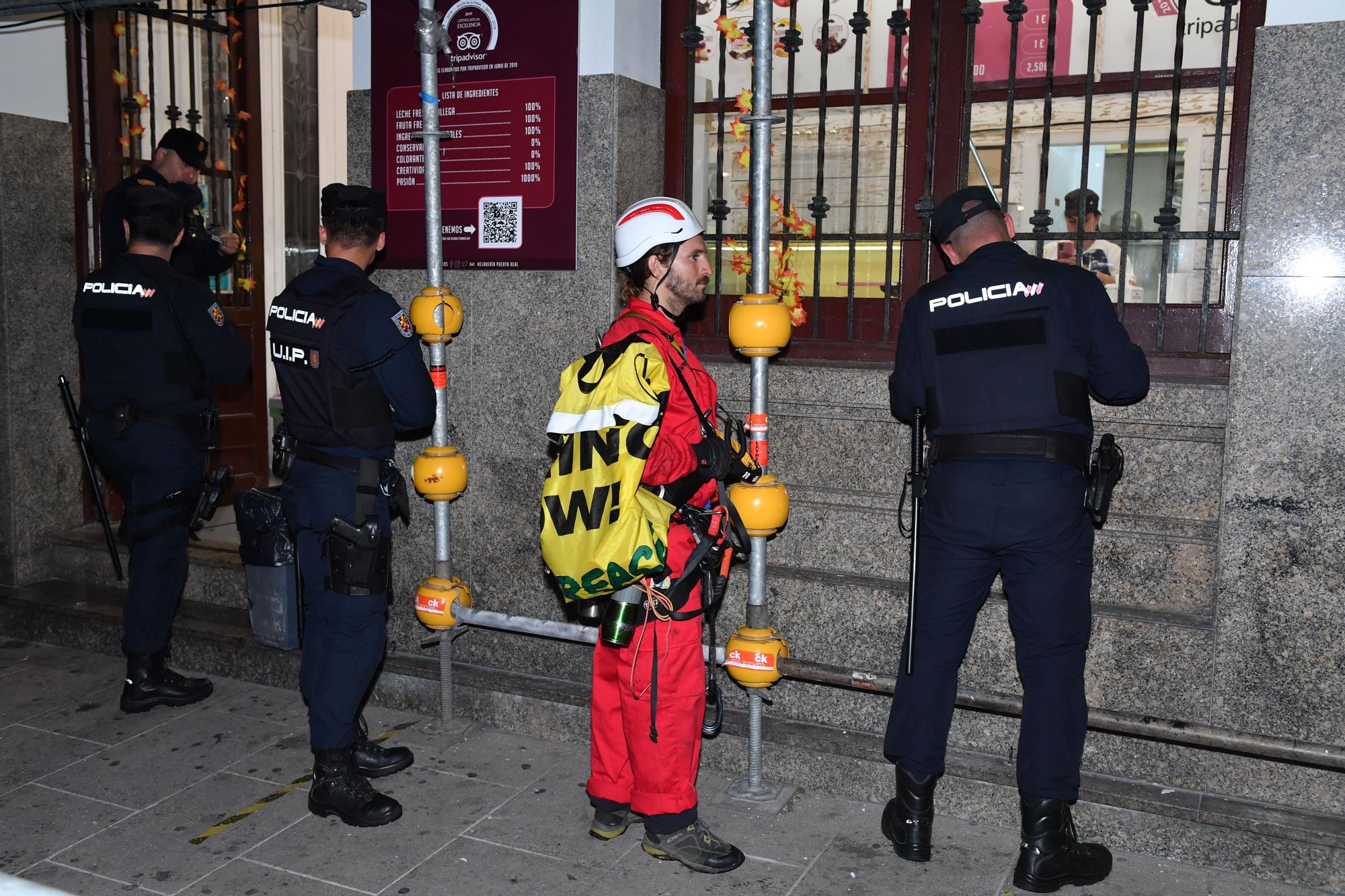 Mensaje de Greenpeace para Pedro Sánchez y Olaf Scholz desde la Casa Molina de A Coruña