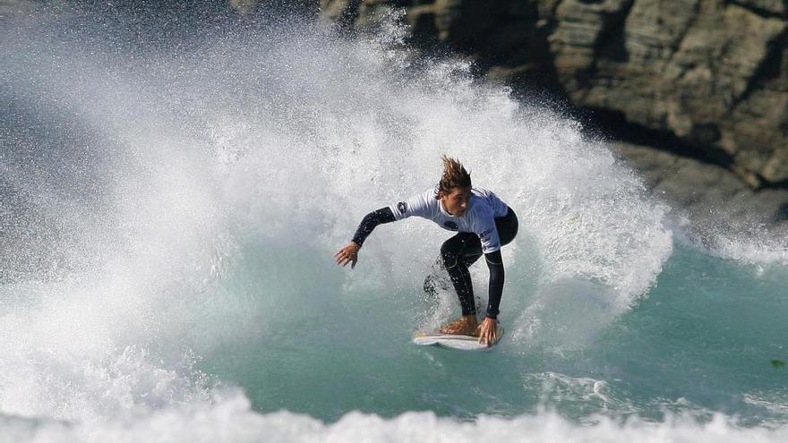 El surfista italiano Leonardo Fioravanti durante una prueba del Pantin Classic Galicia Pro.