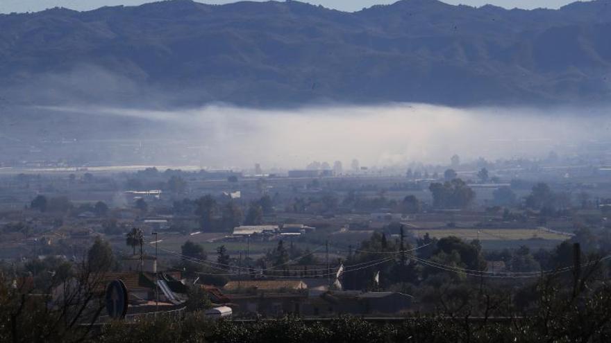 La neblina producida por las quemas agrícolas en Murcia es una constante casi todas las mañanas.  | JUAN CABALLERO