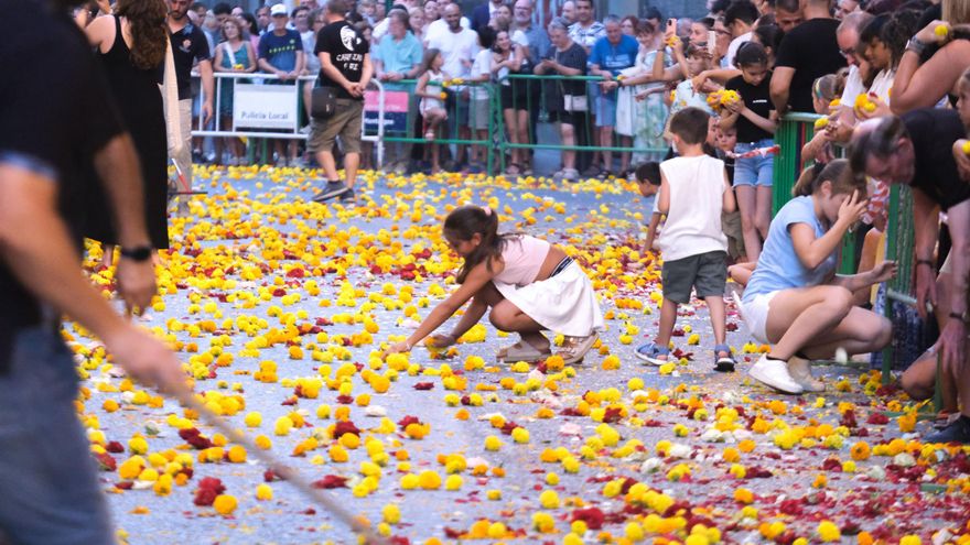 La batalla de flores de las fiestas de Elche, desde dentro