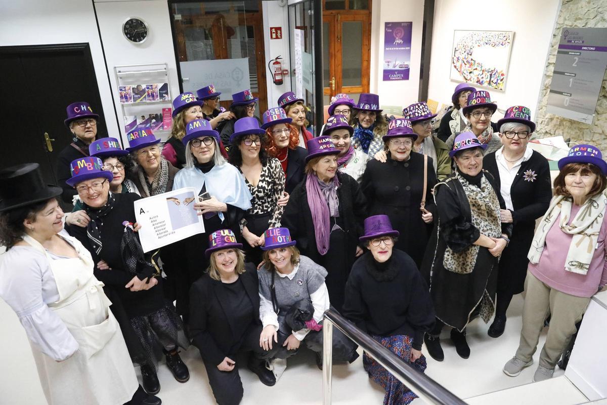EN IMÁGENES: Las Comadres de Avilés sacan la fiesta a la calle